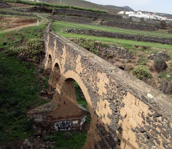 Imagen de archivo del viejo acueducto de Las Longueras/TA.